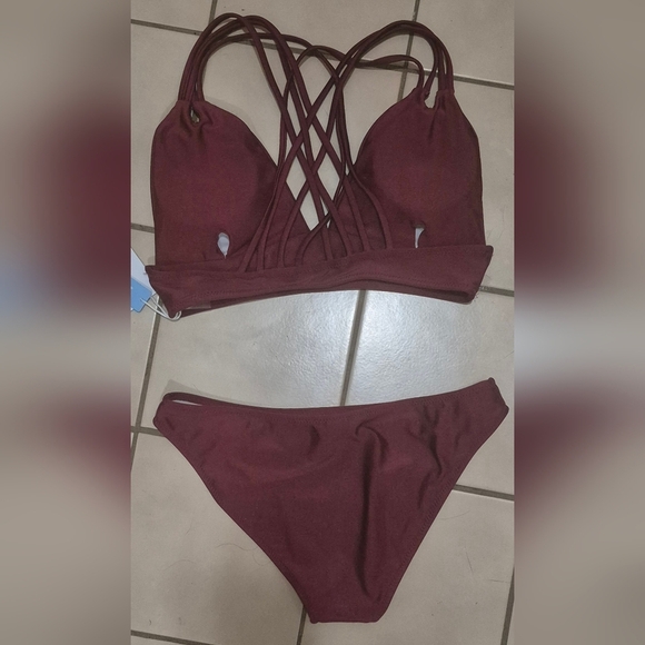 Cupshe Red Bikini Sporty V-Neck Swim - Picture 4 of 12